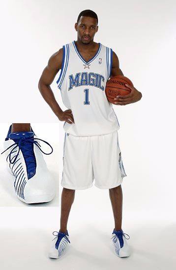 疯狂的足球：米兰门神迈尼昂的盘带合集（足坛狂潮：AC米兰门将迈尼昂盘带集锦）