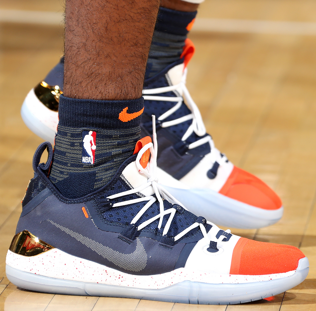 上海狂轰69分，怀特塞德8分半送4次封盖，上海大比分领先（上海火力全开轰下69分，怀特塞德8分半送4帽，上海早早拉开大比分领先）