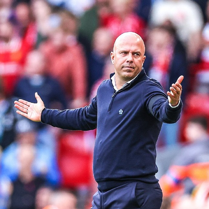 辽宁男篮连续两轮不敌广州龙狮，战绩止步杯赛，阵容调整和外援表现引发争议。（辽宁男篮两负广州龙狮止步杯赛，阵容变动与外援发挥成争议焦点）