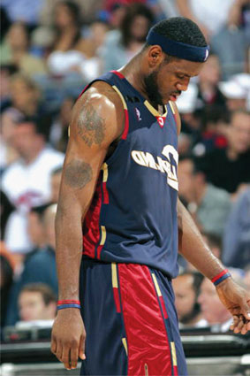 那不勒斯官方：洛博特卡在意杯赛前热身时左腿后胫肌拉伤（那不勒斯官方通报：洛博特卡在意杯赛前热身时左腿后胫肌拉伤）